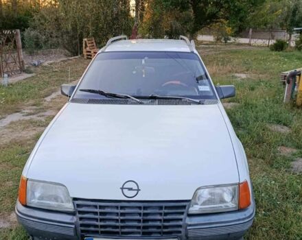 Білий Опель Кадет, об'ємом двигуна 1.4 л та пробігом 428 тис. км за 1000 $, фото 1 на Automoto.ua