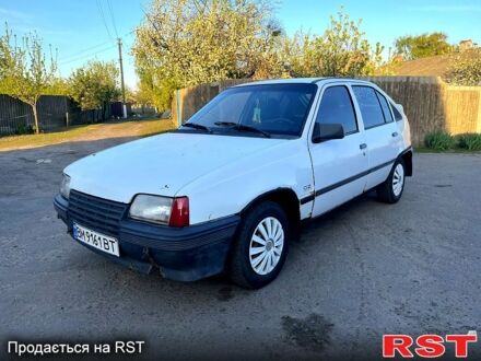 Опель Кадет 1988 у Ахтырке на Automoto.ua Білий Опель Кадет, об'ємом двигуна 1.3 л та пробігом 0 тис. км за 750 $, фото 1 на Automoto.ua