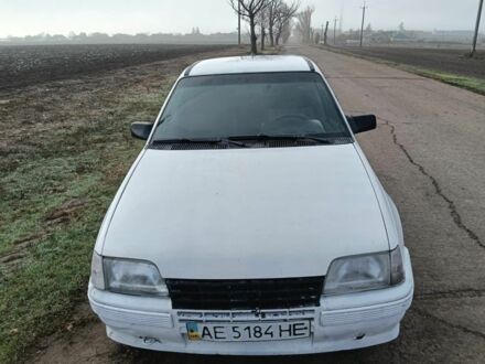Белый Опель Кадет, объемом двигателя 1.3 л и пробегом 300 тыс. км за 525 $, фото 1 на Automoto.ua
