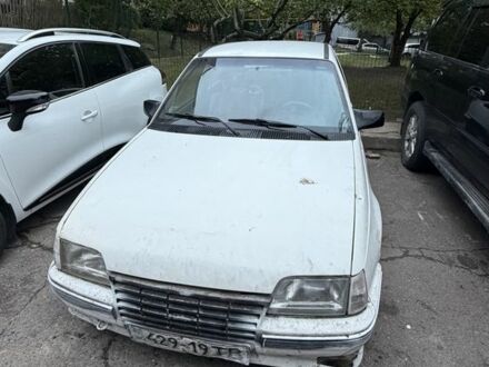 Белый Опель Кадет, объемом двигателя 1.3 л и пробегом 500 тыс. км за 202 $, фото 1 на Automoto.ua