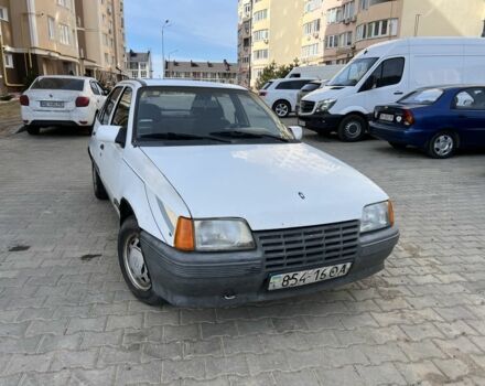 Белый Опель Кадет, объемом двигателя 1.3 л и пробегом 300 тыс. км за 700 $, фото 1 на Automoto.ua