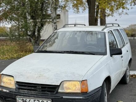 Белый Опель Кадет, объемом двигателя 1.3 л и пробегом 215 тыс. км за 700 $, фото 1 на Automoto.ua