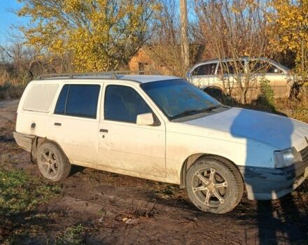 Белый Опель Кадет, объемом двигателя 1.6 л и пробегом 100 тыс. км за 714 $, фото 1 на Automoto.ua