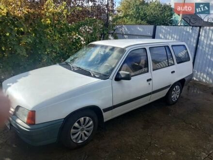 Белый Опель Кадет, объемом двигателя 1.6 л и пробегом 180 тыс. км за 1700 $, фото 1 на Automoto.ua