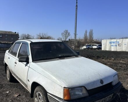 Белый Опель Кадет, объемом двигателя 1.3 л и пробегом 50 тыс. км за 565 $, фото 1 на Automoto.ua