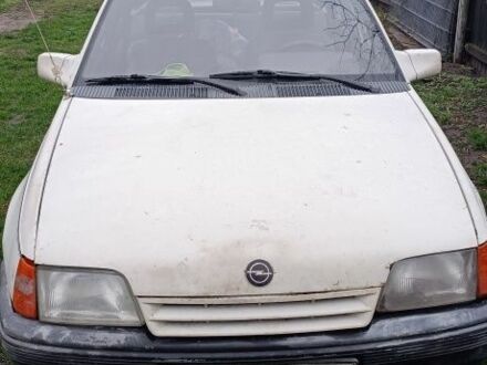 Белый Опель Кадет, объемом двигателя 1.4 л и пробегом 150 тыс. км за 945 $, фото 1 на Automoto.ua