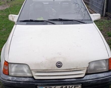 Белый Опель Кадет, объемом двигателя 1.4 л и пробегом 150 тыс. км за 945 $, фото 1 на Automoto.ua