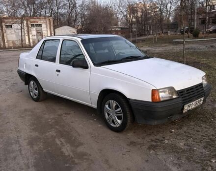 Белый Опель Кадет, объемом двигателя 1.6 л и пробегом 324 тыс. км за 790 $, фото 1 на Automoto.ua