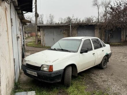 Белый Опель Кадет, объемом двигателя 1.4 л и пробегом 270 тыс. км за 750 $, фото 1 на Automoto.ua