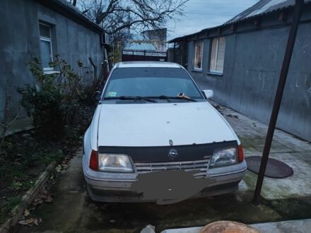 Белый Опель Кадет, объемом двигателя 2 л и пробегом 320 тыс. км за 357 $, фото 1 на Automoto.ua