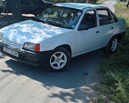 Белый Опель Кадет, объемом двигателя 1.4 л и пробегом 300 тыс. км за 600 $, фото 1 на Automoto.ua