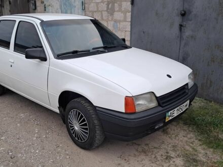 Опель Кадет 1990 в Каменское - Днепродзержинск на Automoto.ua Белый Опель Кадет, объемом двигателя 0 л и пробегом 123 тыс. км за 1150 $, фото 1 на Automoto.ua