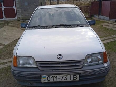 Белый Опель Кадет, объемом двигателя 1.4 л и пробегом 300 тыс. км за 800 $, фото 1 на Automoto.ua