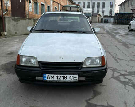 Белый Опель Кадет, объемом двигателя 1.4 л и пробегом 39 тыс. км за 593 $, фото 1 на Automoto.ua