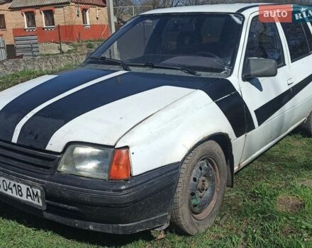 Белый Опель Кадет, объемом двигателя 1.7 л и пробегом 380 тыс. км за 1150 $, фото 1 на Automoto.ua