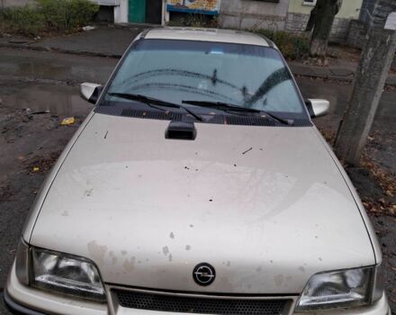 Бежевый Опель Кадет, объемом двигателя 1.3 л и пробегом 250 тыс. км за 547 $, фото 1 на Automoto.ua