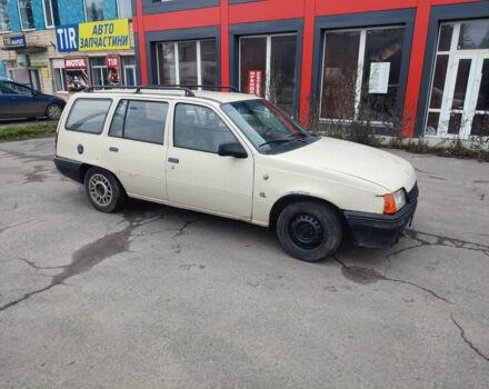 Бежевый Опель Кадет, объемом двигателя 1.6 л и пробегом 90 тыс. км за 750 $, фото 4 на Automoto.ua