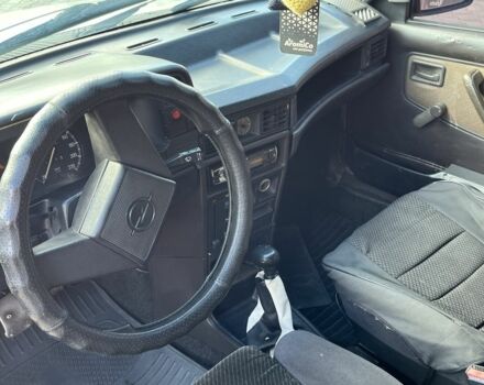 Бежевый Опель Кадет, объемом двигателя 1.6 л и пробегом 300 тыс. км за 999 $, фото 1 на Automoto.ua