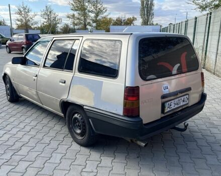 Бежевый Опель Кадет, объемом двигателя 1.6 л и пробегом 300 тыс. км за 999 $, фото 4 на Automoto.ua