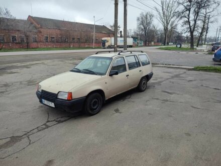 Бежевый Опель Кадет, объемом двигателя 1.6 л и пробегом 90 тыс. км за 750 $, фото 1 на Automoto.ua