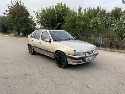 Опель Кадет 1991 в Каменское - Днепродзержинск на Automoto.ua Бежевый Опель Кадет, объемом двигателя 2 л и пробегом 235 тыс. км за 800 $, фото 1 на Automoto.ua