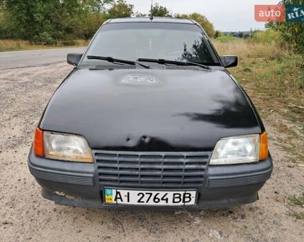 Черный Опель Кадет, объемом двигателя 1.8 л и пробегом 100 тыс. км за 1200 $, фото 2 на Automoto.ua