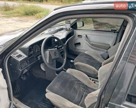 Черный Опель Кадет, объемом двигателя 1.8 л и пробегом 100 тыс. км за 1200 $, фото 10 на Automoto.ua