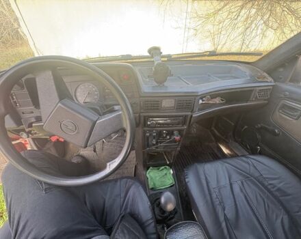 Черный Опель Кадет, объемом двигателя 1.6 л и пробегом 428 тыс. км за 713 $, фото 6 на Automoto.ua