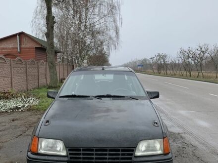 Черный Опель Кадет, объемом двигателя 1.3 л и пробегом 120 тыс. км за 592 $, фото 1 на Automoto.ua