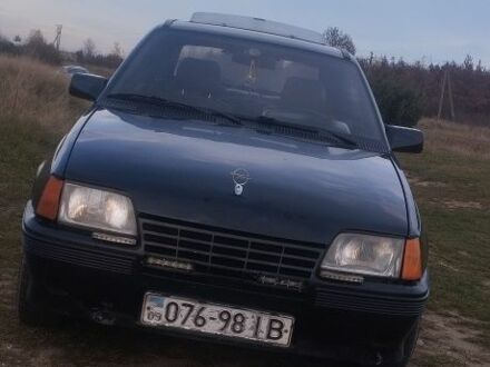 Черный Опель Кадет, объемом двигателя 1.3 л и пробегом 200 тыс. км за 1100 $, фото 1 на Automoto.ua