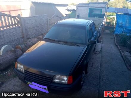 Черный Опель Кадет, объемом двигателя 1.6 л и пробегом 350 тыс. км за 990 $, фото 1 на Automoto.ua
