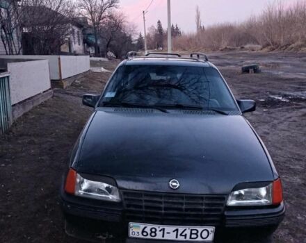 Черный Опель Кадет, объемом двигателя 1.4 л и пробегом 83 тыс. км за 1000 $, фото 1 на Automoto.ua