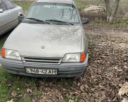 Коричневый Опель Кадет, объемом двигателя 1.6 л и пробегом 200 тыс. км за 355 $, фото 1 на Automoto.ua