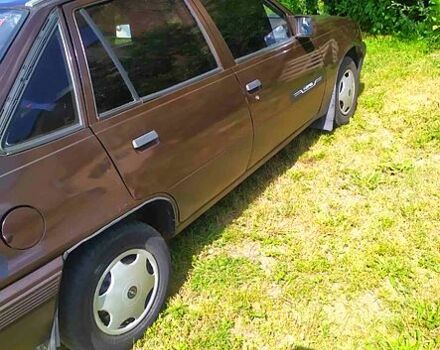 Коричневый Опель Кадет, объемом двигателя 1.3 л и пробегом 280 тыс. км за 900 $, фото 3 на Automoto.ua