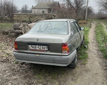 Коричневый Опель Кадет, объемом двигателя 1.6 л и пробегом 200 тыс. км за 355 $, фото 2 на Automoto.ua