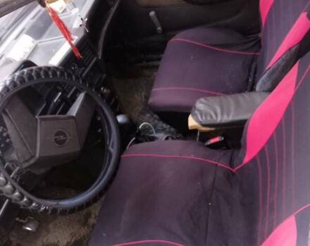 Красный Опель Кадет, объемом двигателя 1.3 л и пробегом 300 тыс. км за 400 $, фото 3 на Automoto.ua