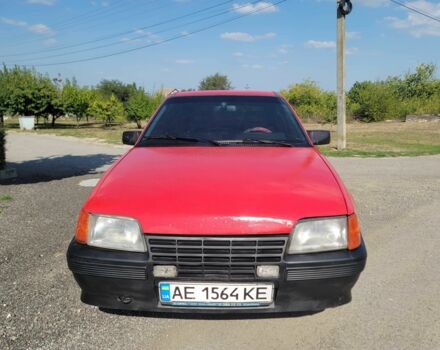 Красный Опель Кадет, объемом двигателя 1.6 л и пробегом 220 тыс. км за 800 $, фото 1 на Automoto.ua