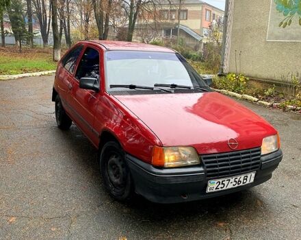 Красный Опель Кадет, объемом двигателя 1.6 л и пробегом 300 тыс. км за 1350 $, фото 4 на Automoto.ua