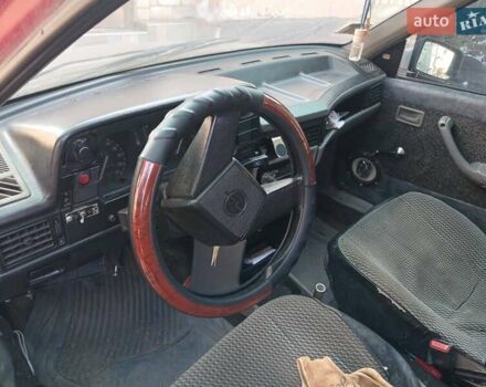 Красный Опель Кадет, объемом двигателя 1.3 л и пробегом 500 тыс. км за 412 $, фото 1 на Automoto.ua