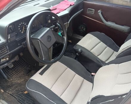 Красный Опель Кадет, объемом двигателя 1.3 л и пробегом 200 тыс. км за 994 $, фото 5 на Automoto.ua