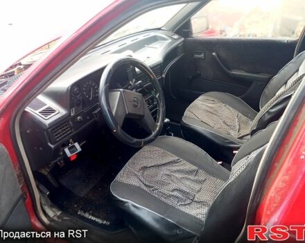 Красный Опель Кадет, объемом двигателя 1.3 л и пробегом 350 тыс. км за 600 $, фото 4 на Automoto.ua