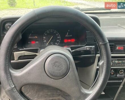 Красный Опель Кадет, объемом двигателя 1.28 л и пробегом 198 тыс. км за 800 $, фото 11 на Automoto.ua