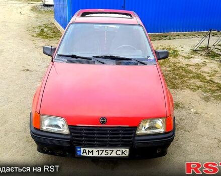 Красный Опель Кадет, объемом двигателя 1.3 л и пробегом 0 тыс. км за 800 $, фото 1 на Automoto.ua