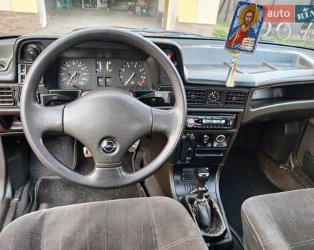 Красный Опель Кадет, объемом двигателя 1.3 л и пробегом 100 тыс. км за 1550 $, фото 11 на Automoto.ua