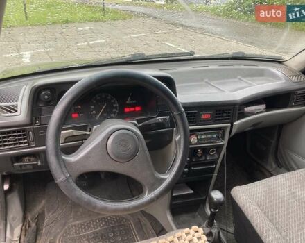 Красный Опель Кадет, объемом двигателя 1.28 л и пробегом 198 тыс. км за 800 $, фото 9 на Automoto.ua