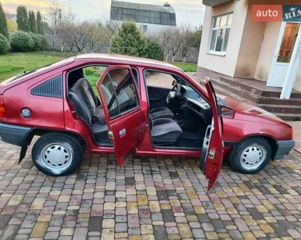 Красный Опель Кадет, объемом двигателя 1.3 л и пробегом 100 тыс. км за 1550 $, фото 5 на Automoto.ua