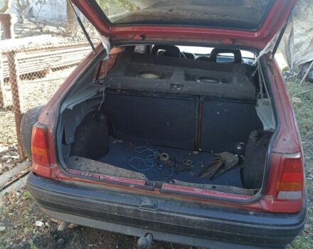 Красный Опель Кадет, объемом двигателя 1.8 л и пробегом 300 тыс. км за 418 $, фото 1 на Automoto.ua