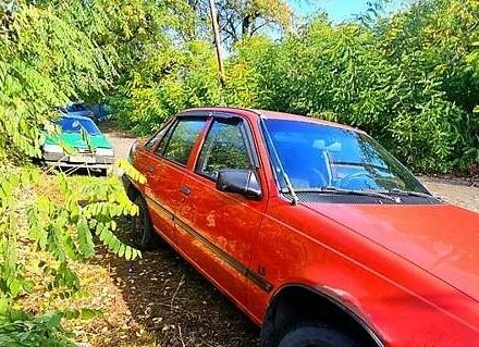 Красный Опель Кадет, объемом двигателя 1.3 л и пробегом 300 тыс. км за 1190 $, фото 2 на Automoto.ua