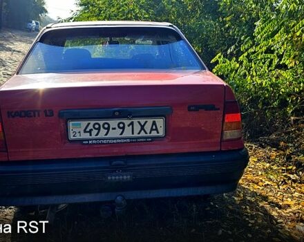 Красный Опель Кадет, объемом двигателя 1.3 л и пробегом 300 тыс. км за 1190 $, фото 4 на Automoto.ua