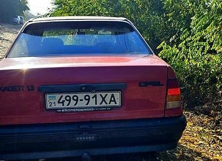 Красный Опель Кадет, объемом двигателя 1.3 л и пробегом 300 тыс. км за 1190 $, фото 3 на Automoto.ua